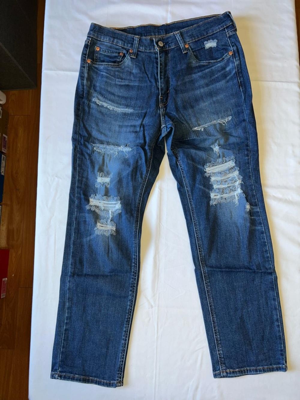 Levis 541 33x30 Distressed Athletic Jeans